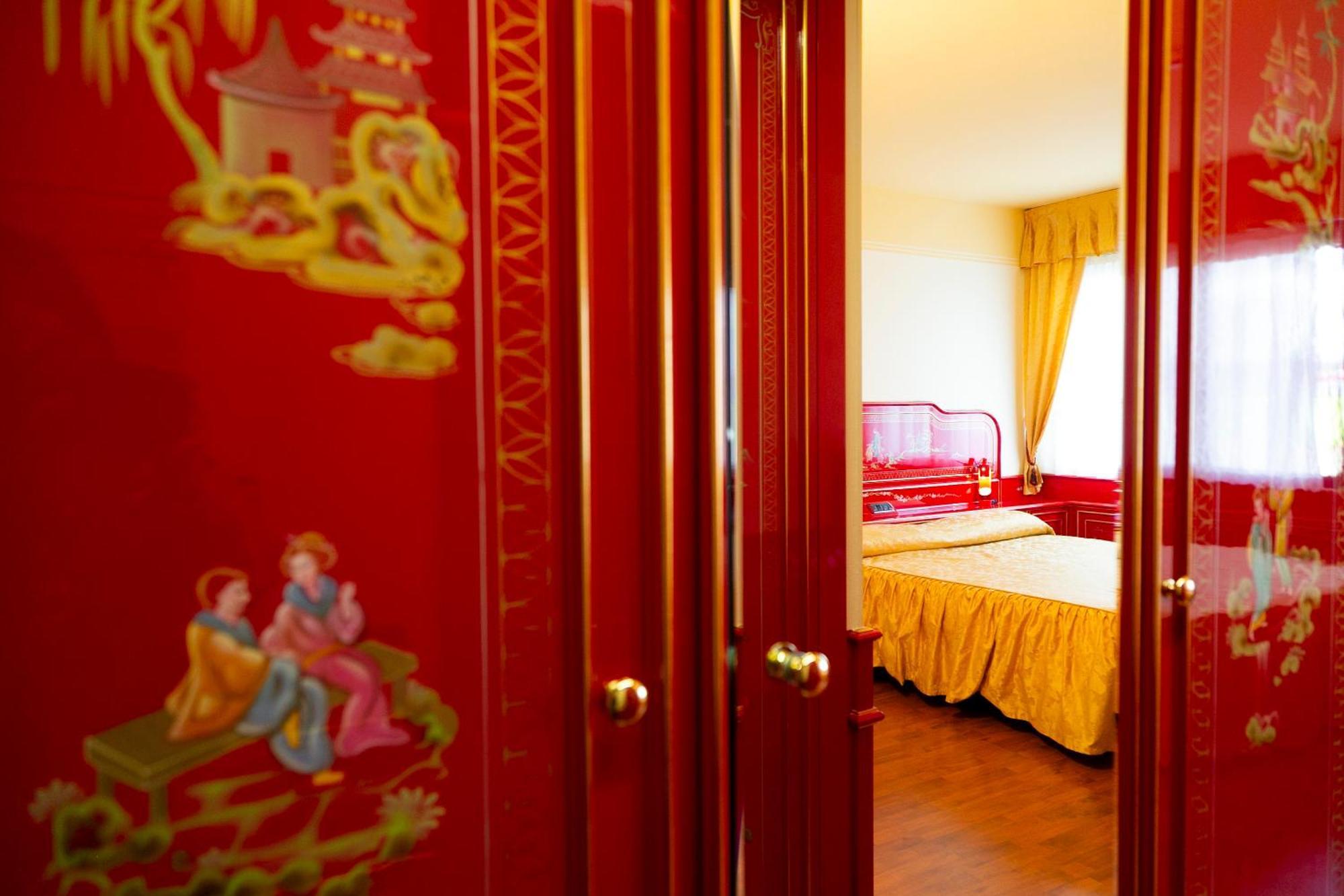 Melas Hotel Мерате Экстерьер фото